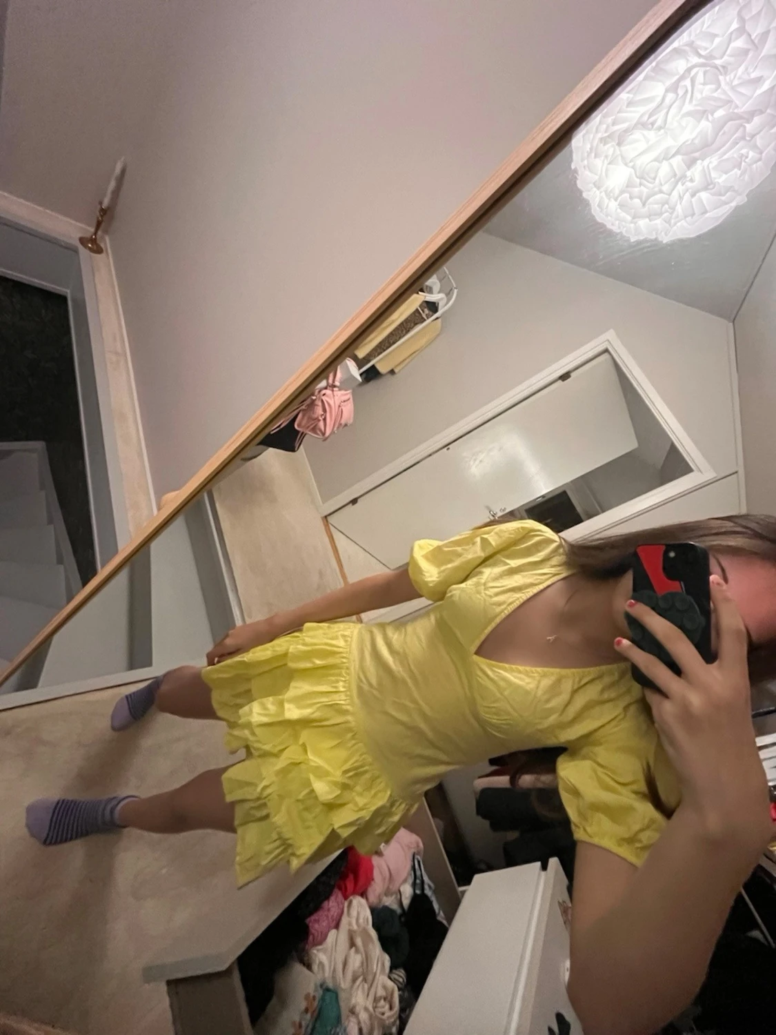 Gul kort volangklänning med puffärm - 1