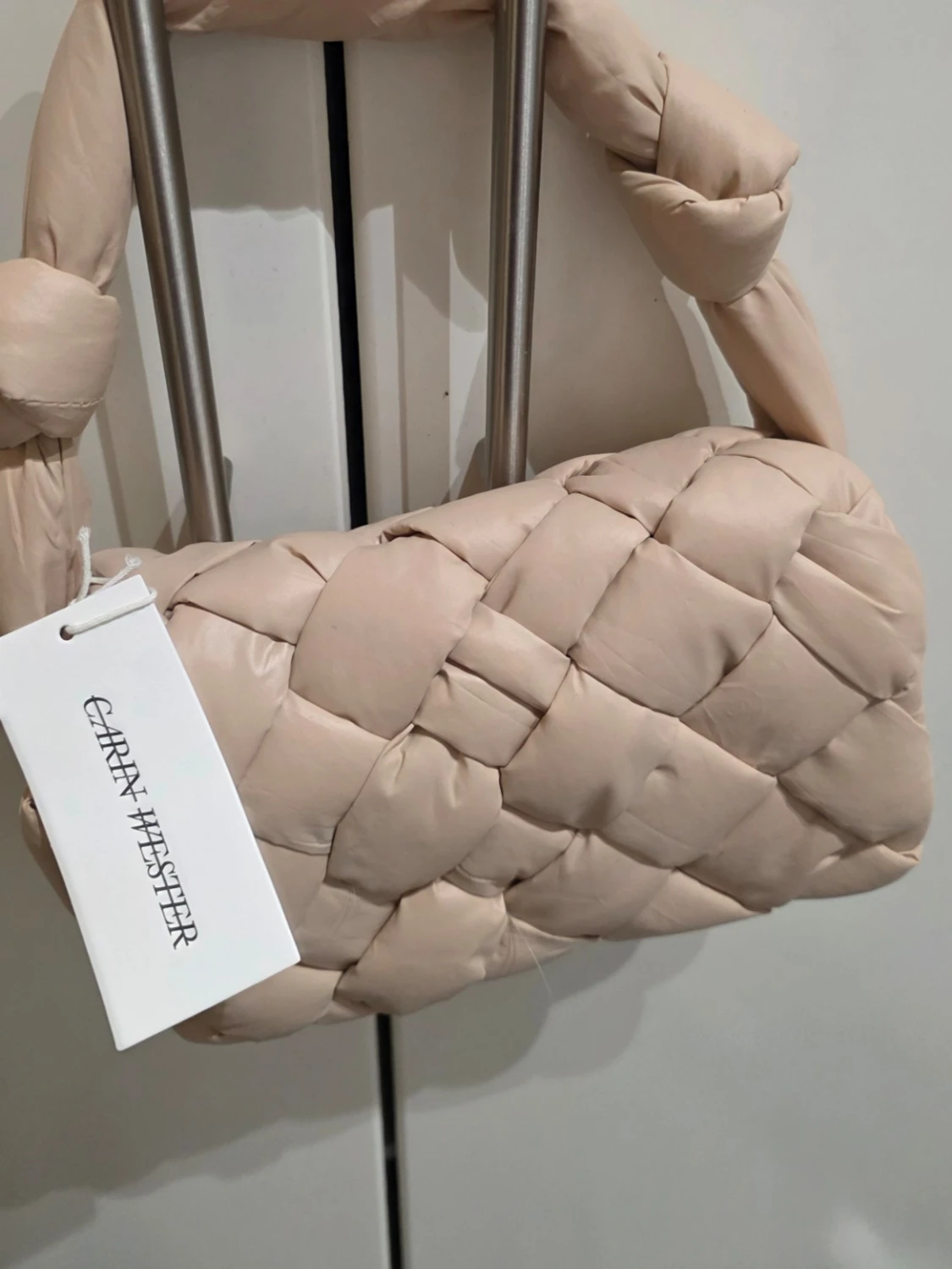 Beige quiltad axelväska Carin Wester - 1