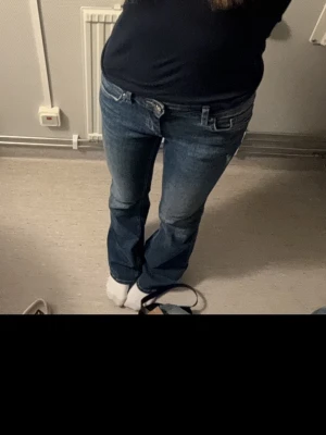 Lågmidjade jeans - Säljer dessa lågmidjade jeans från only, som nya, strlk s