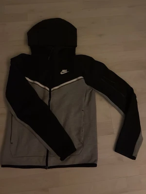Nike tech hoodie - Bra skick. Skriv för frågor