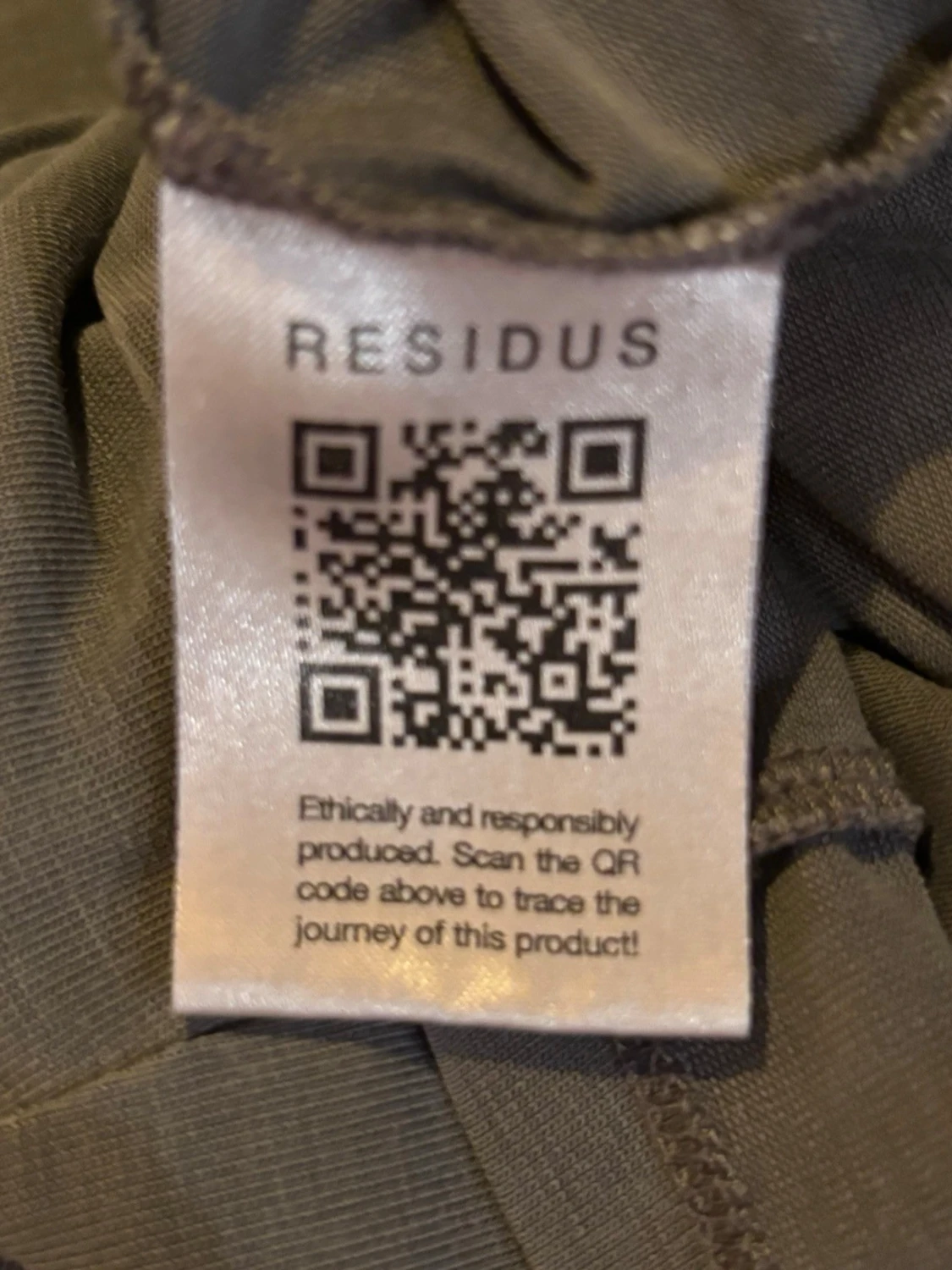 Grå topp med puffärm från Residus - 3