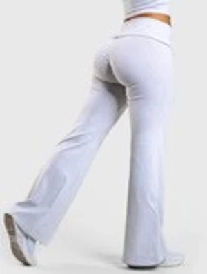 Träningsbyxor - Snygga träningsbyxor med scrunch i rumpan. Nypris= 600kr 