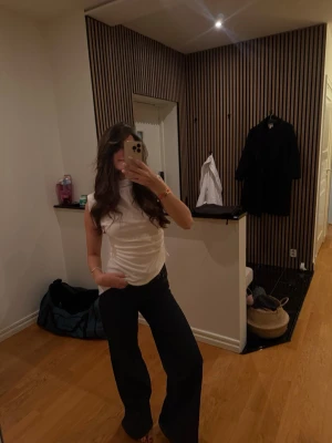 Vit ärmlös polotopp -  Nyskick, använd en gång