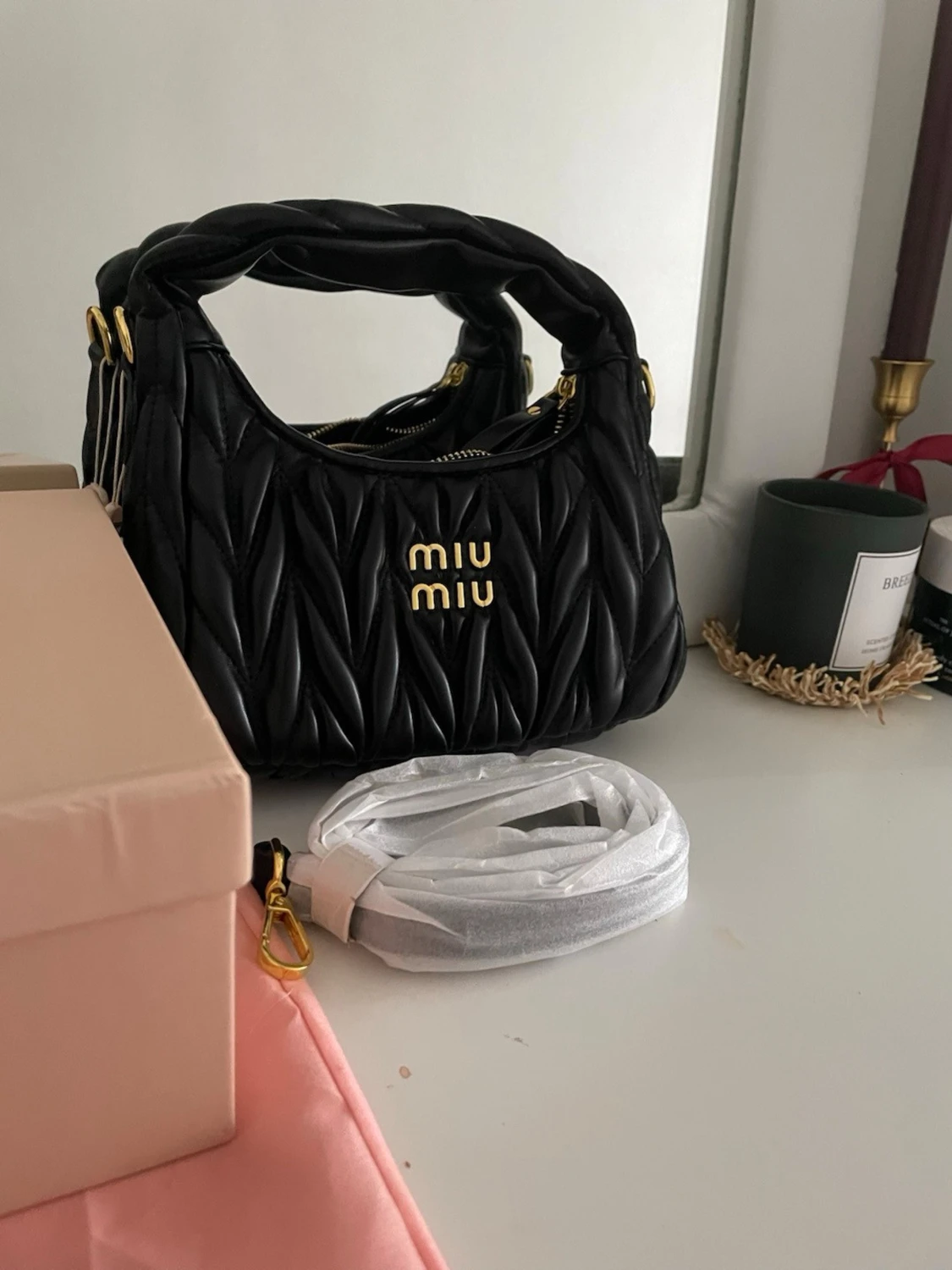 Svart quiltad handväska från Miu Miu - 1