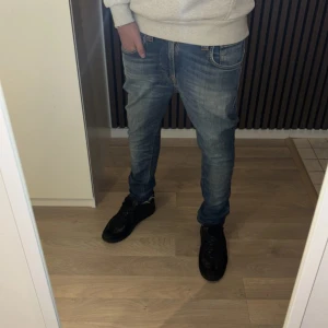 Selvege Nudie Jeans  - Skit feta Nudie jeans med snygg tvätt. Dessa går inte att köpa längre därav pris. Inga defekter finns, först till kvarn. (Fri frakt)