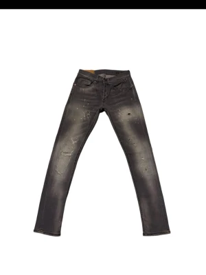 Dondup George Jeans - Säljer nu dessa feta dondup jeans 