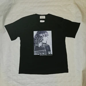 Maison Margiela t-shirt - Svart Maison Margiela t-shirt || Storlek S 