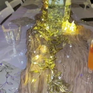 Bordslöpare - 90*180cm brun bordslöpare.  Säljer 8st super snygga bordsdekoration utan skada.  1 för 20, 8 för 120