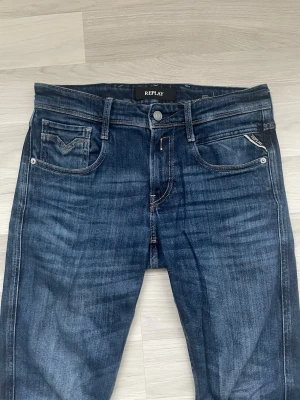 Replay Anbass jeans - Säljer dessa Replay Anbass jeans i väldigt bra skick | Använda några enstaka gånger | Hör gärna av vid frågor och funderingar! (Priset är ej hugget i sten)