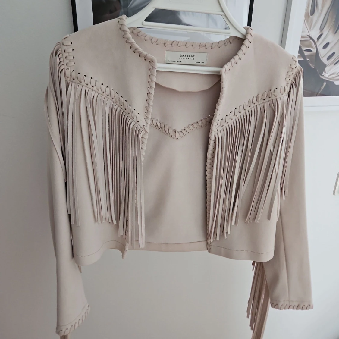 Beige mockajacka med fransar från Zara - 1