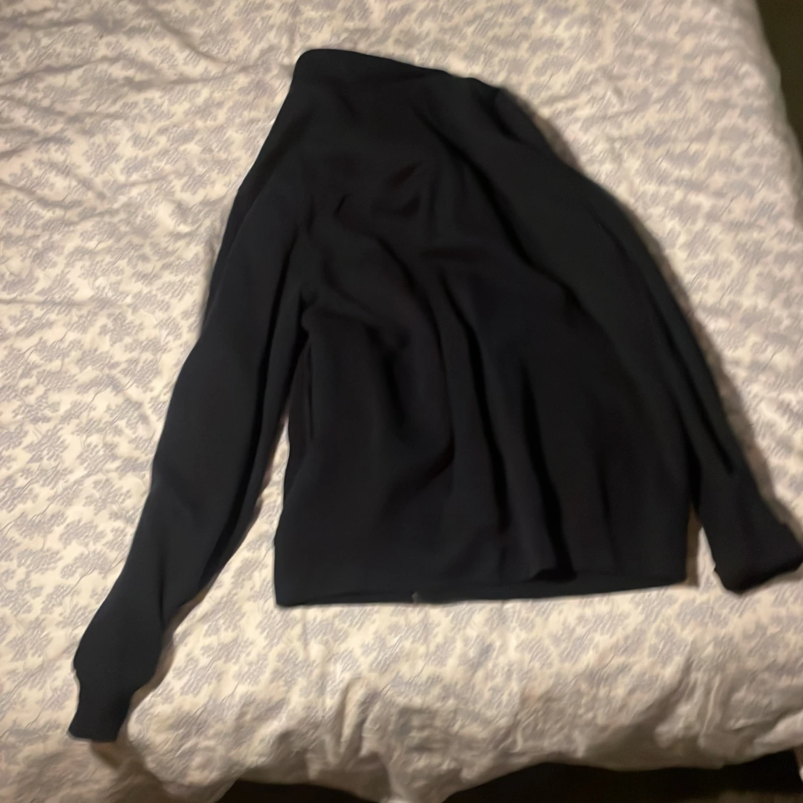 Svart zip-kofta från Cortefiel - 2