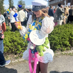 Intressekoll studentklänning  - Intressekoll på min super fina student klänning så jag sett en efterfrågan hår på plick 