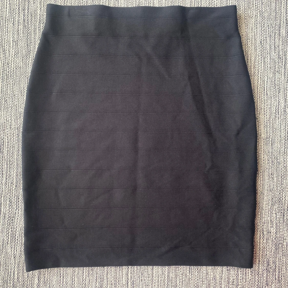 Svart tight kjol i stretchigt tyg