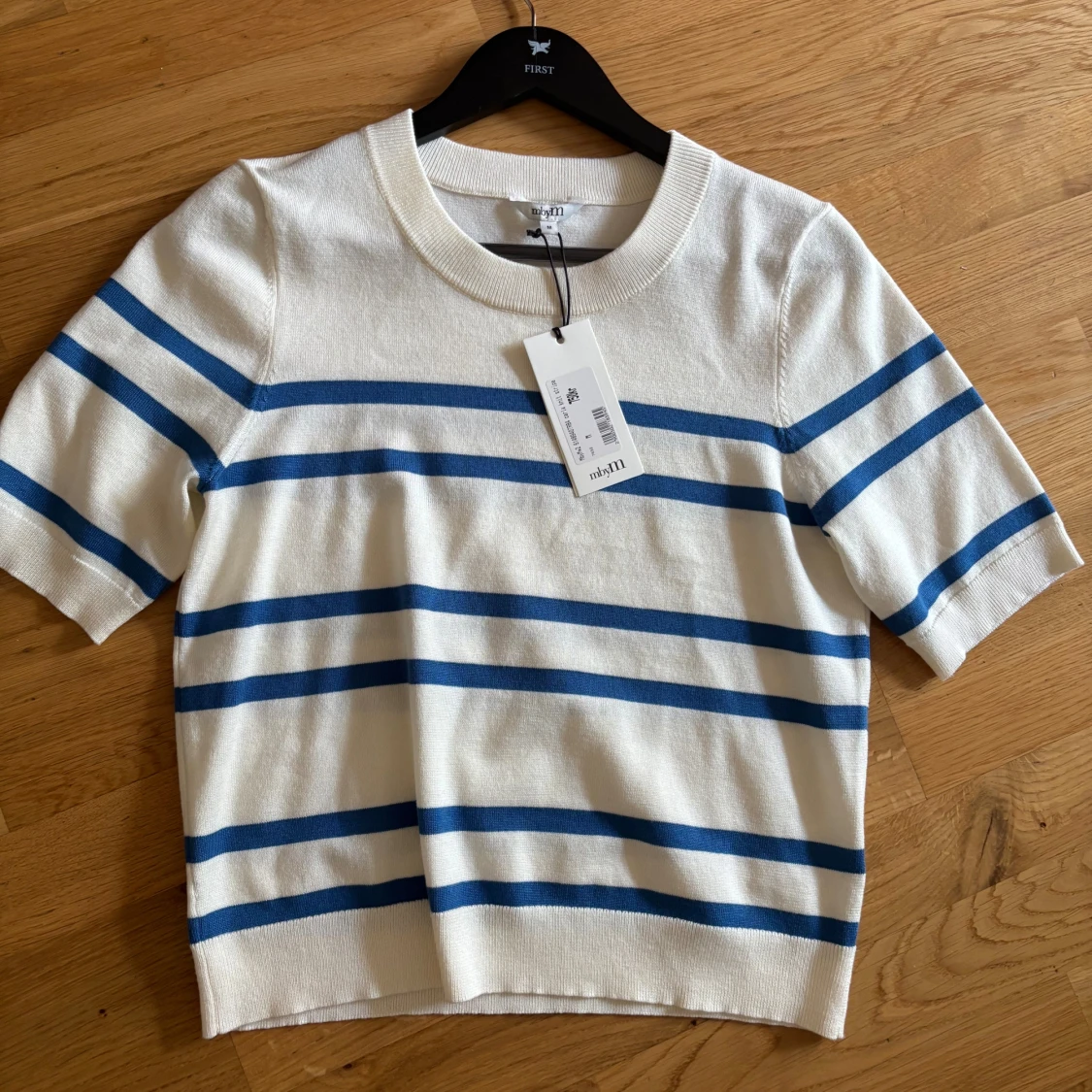Vit och blå randig tröja från mbyM - 1