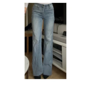  Bootcut jeans  -  Ljusblå bootcut jeans från 365 i mycket bra skick. Skönt stretchigt material 