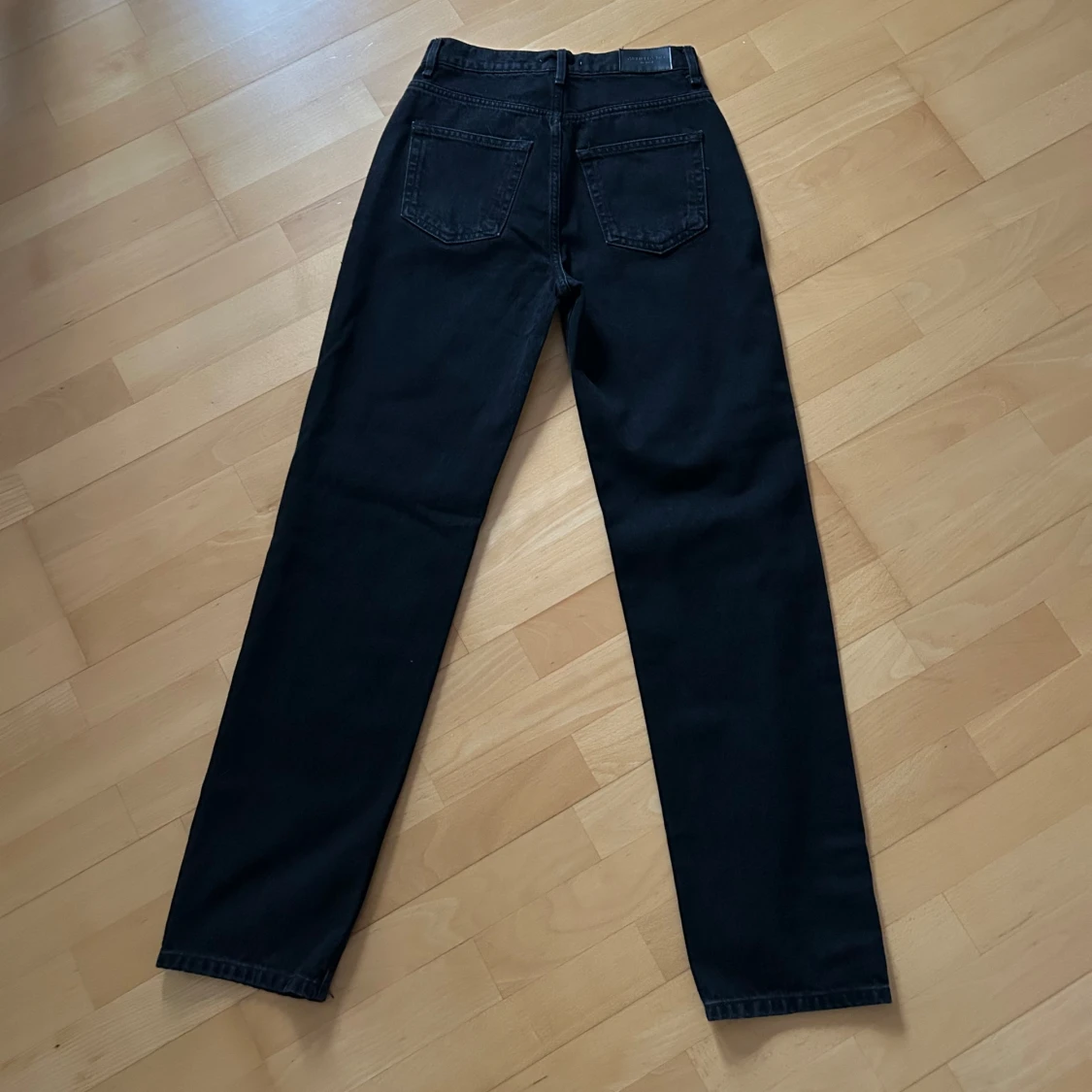 Svarta straight jeans från Gina Tricot - 1