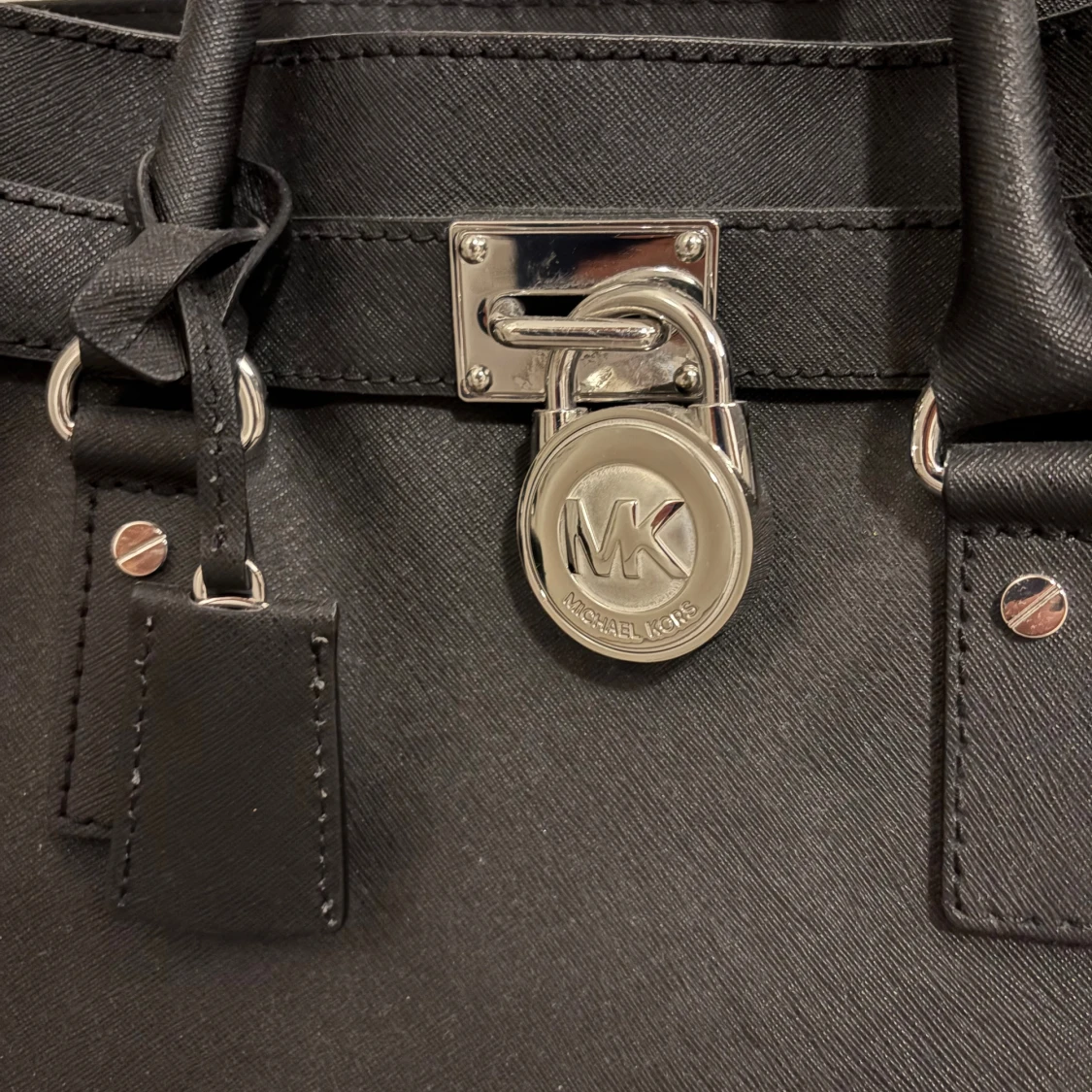 Svart handväska från Michael Kors - 1