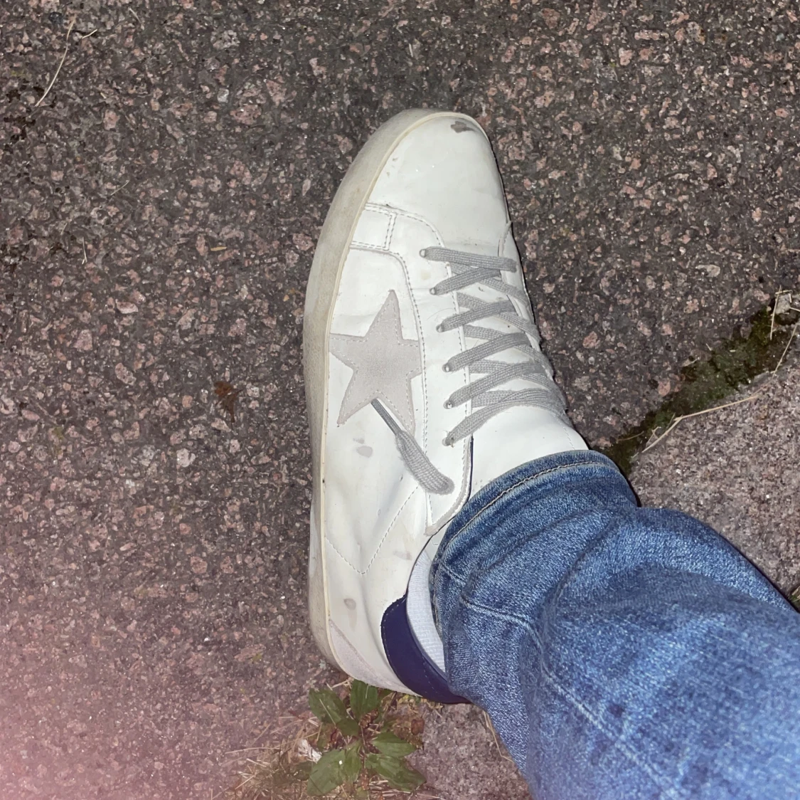 Vita sneakers Golden Goose med stjärna