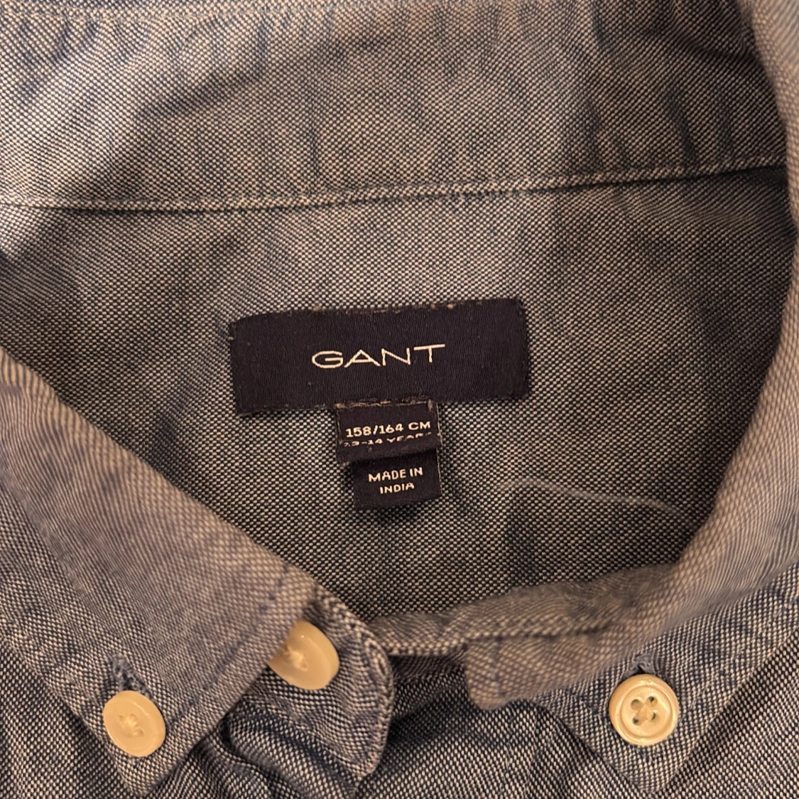 Blå skjorta från GANT med knappar - 2