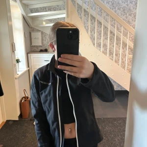 Helly Hansen friluftsjacka  - Fin helly hansen friluftsjacka i storlek S💕 Mycket fint skick!