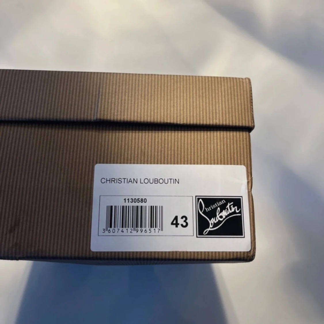 Svarta mockaskor med röd undersida - 4