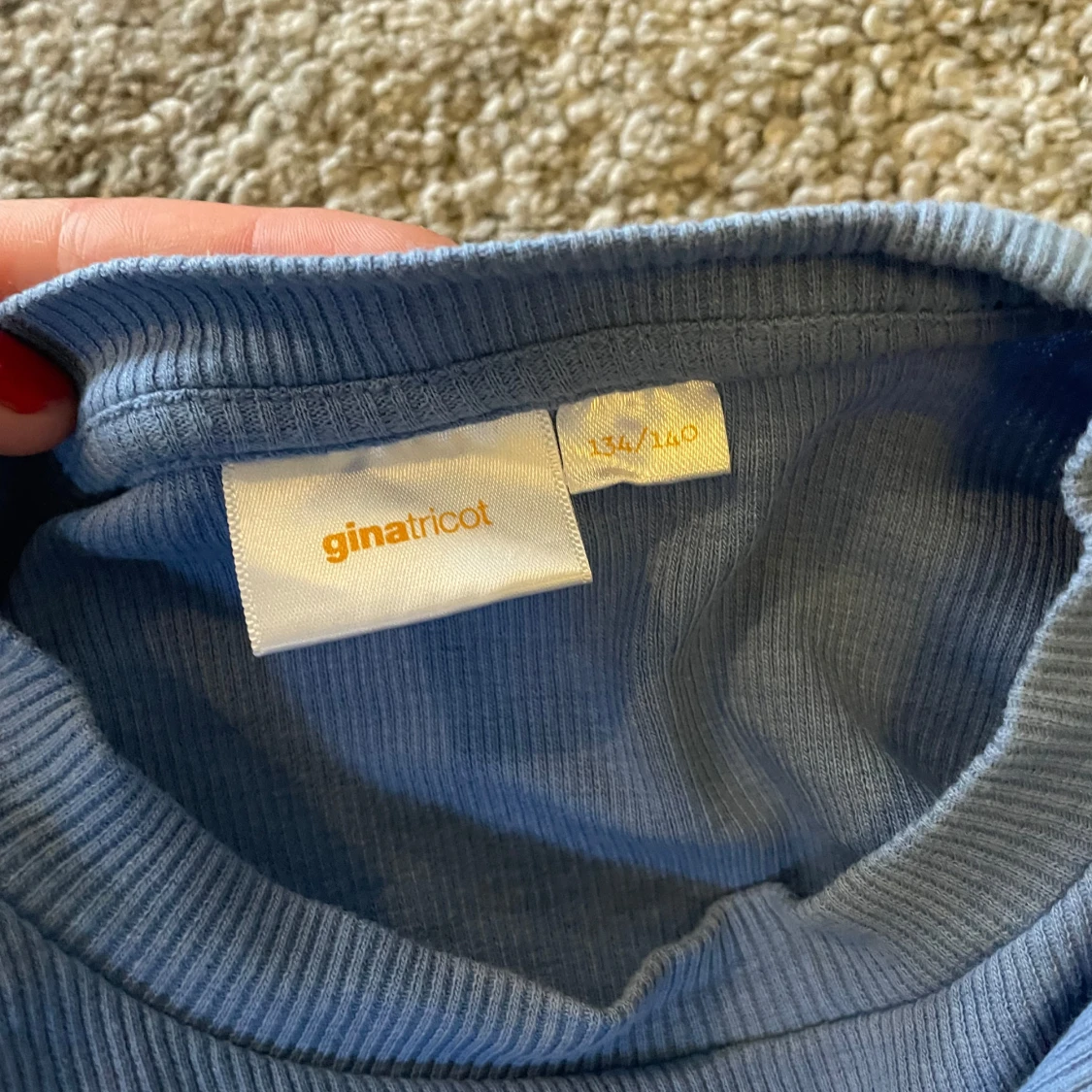 Blå ribbad topp med volangärmar Gina Tricot - 2