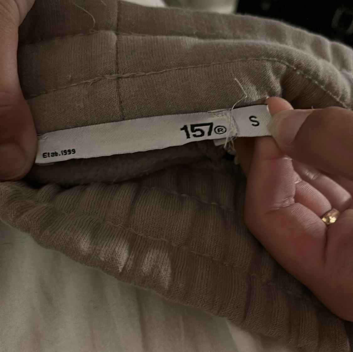 Beige mjukisbyxor från 157, stl S - 2