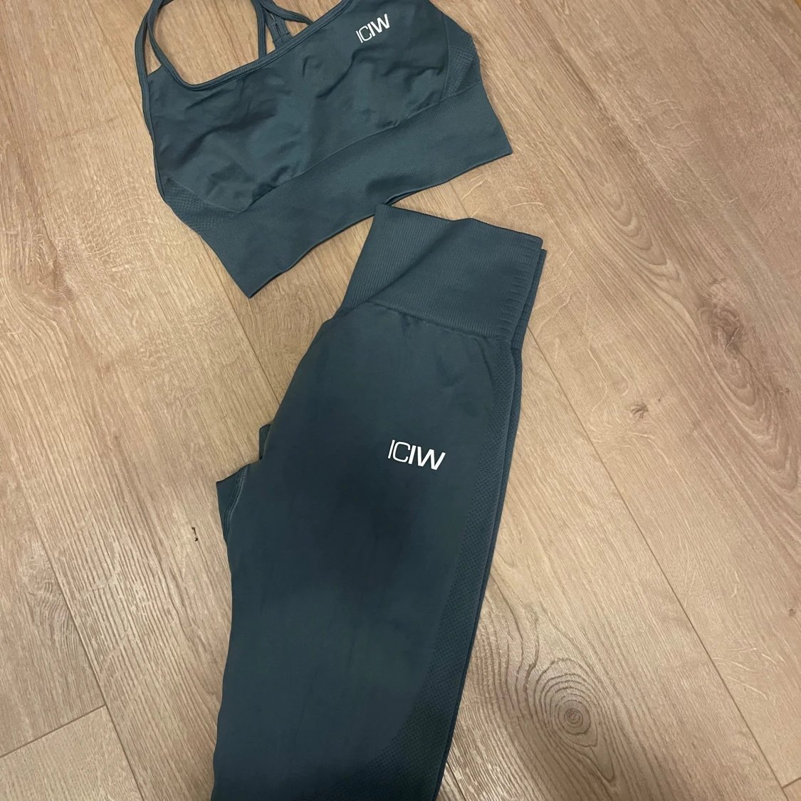 Mörkgrönt set från ICANIWILL - 1