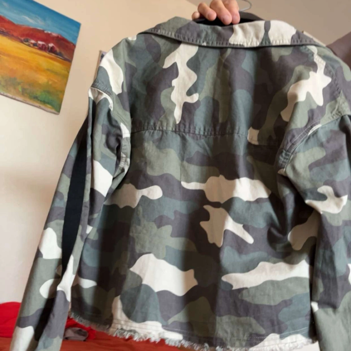 Camouflage overshirt med KEEP OFF-detalj - 1