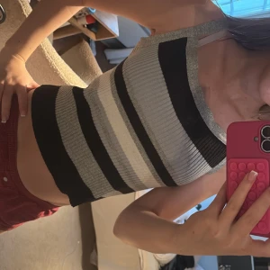 Cool glittrig fest topp! - Glittrig topp stickad, cool men får ej användning! bra skick❤️❤️❤️