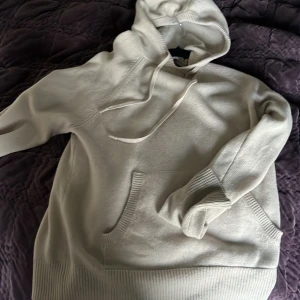 Soft goat hoddie - Tjena säljer nu denna tvärfeta soft goat hoddien den är i toppen skick och väldigt fin och fräsch hör av er vid frågor eller funderingar! Nypris ca 3000kr