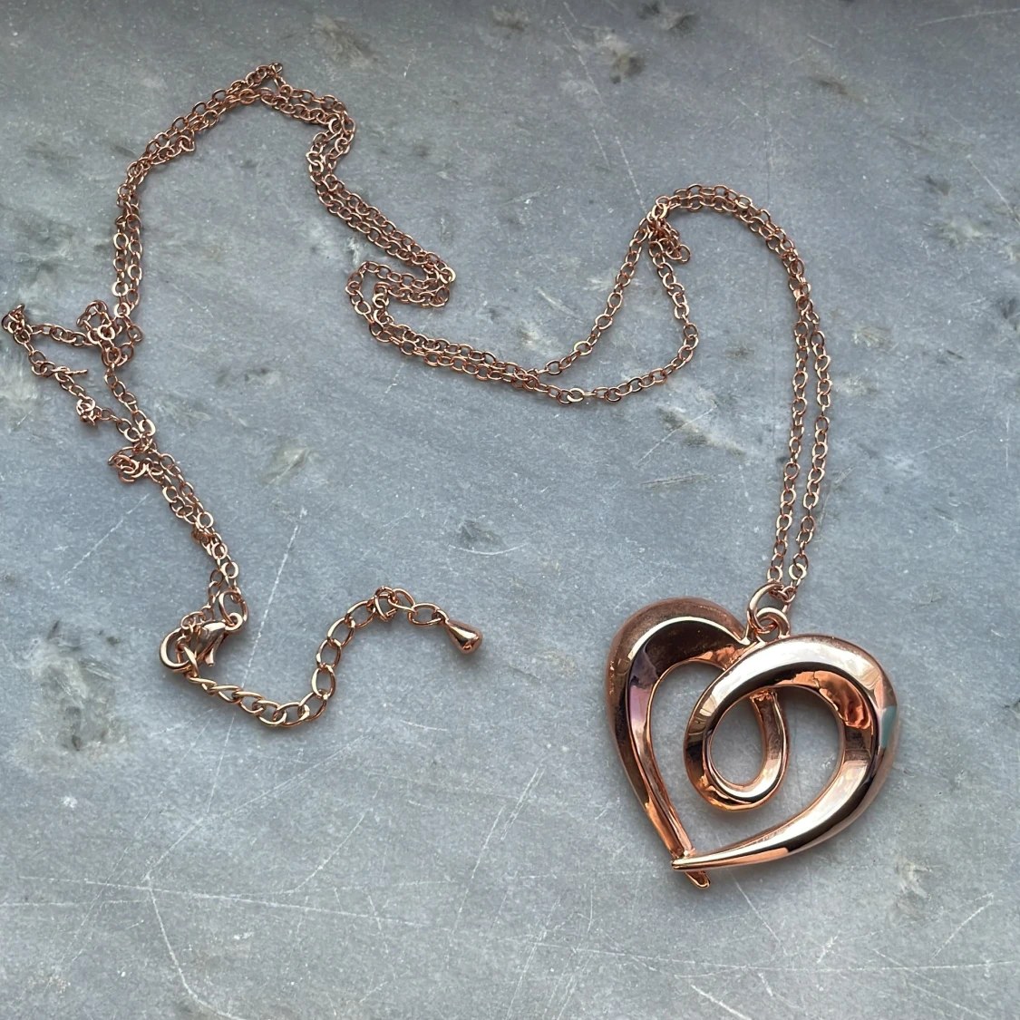 Bronsfärgat halsband