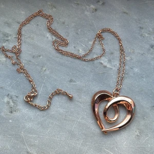 Bronsfärgat halsband - Bronsfärgat halsband med hjärta💕