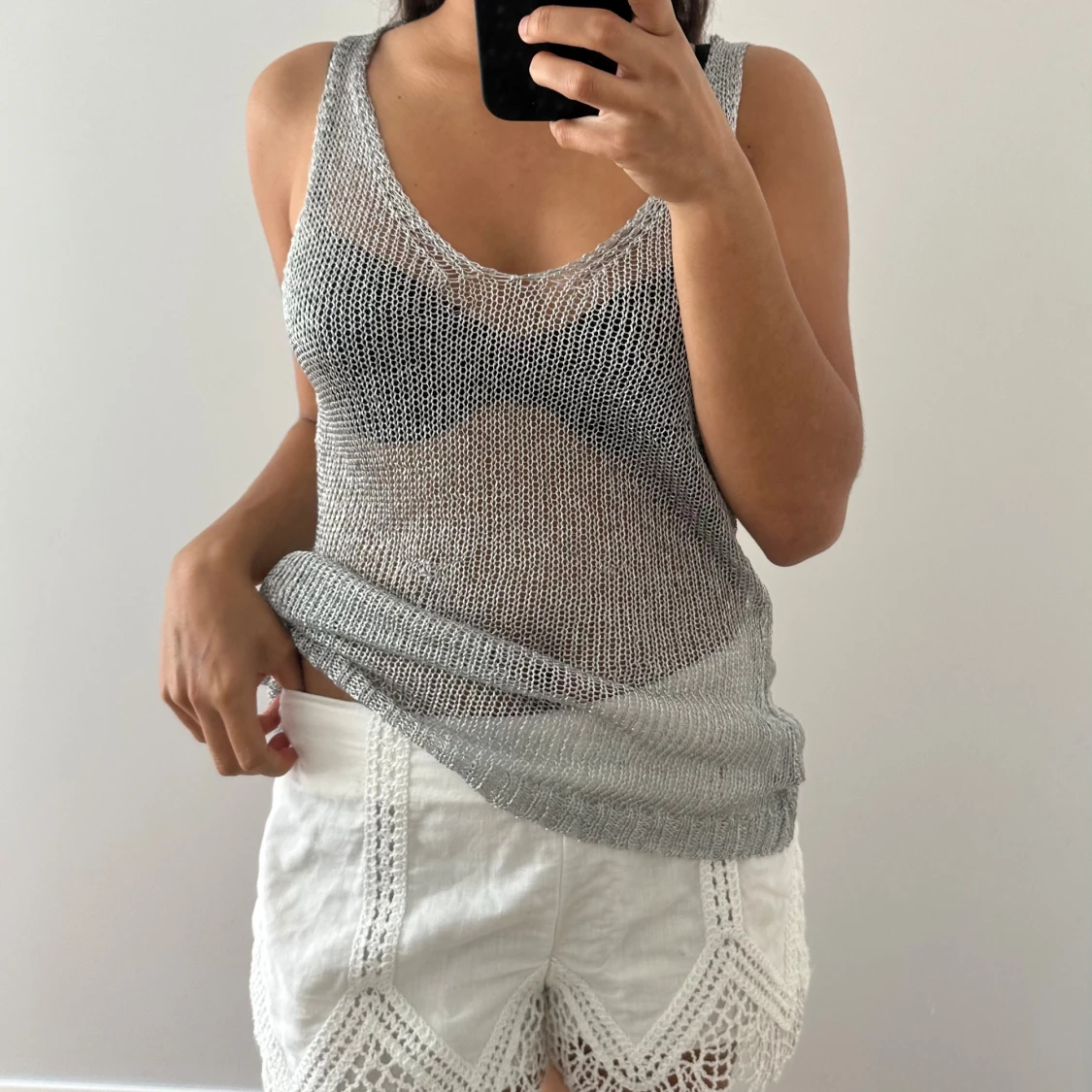 Silvrig stickad linnetopp