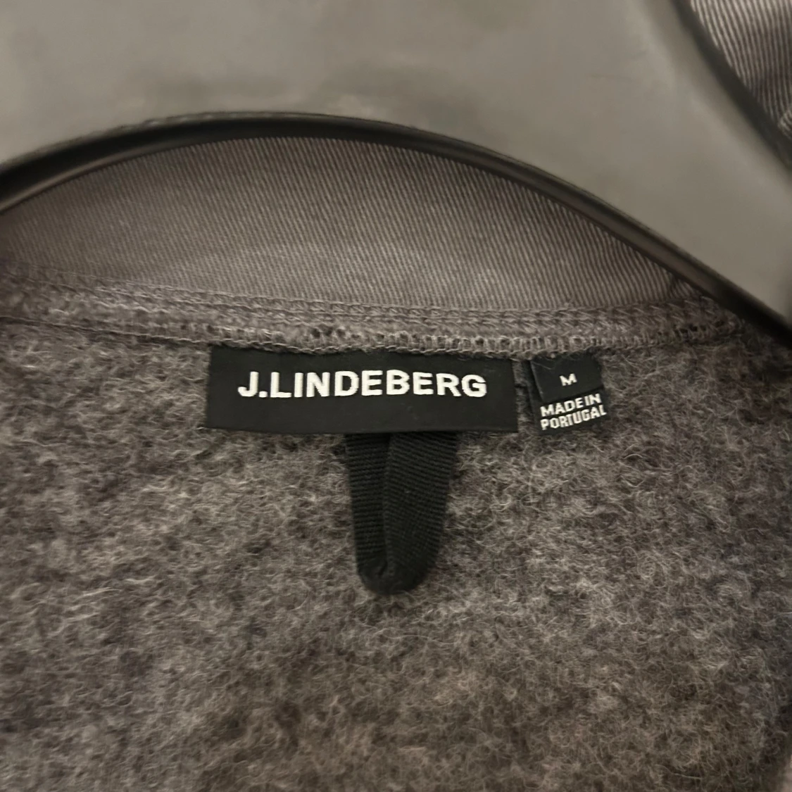 Grå ullväst från J.Lindeberg - 1