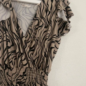 BYXDRESS(!) - Säljer denna byxdress från Pernilla Wahlgrens kollektion. I storlek XS. I nyskick. Vid intresse är det bara att höra av sig❤️