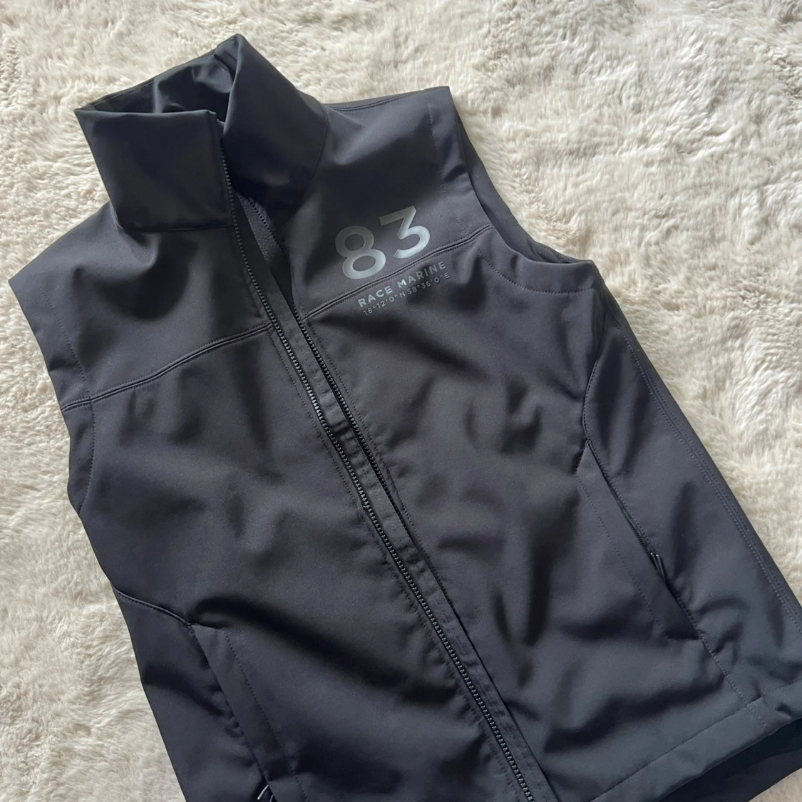 Svart väst från Race Marine