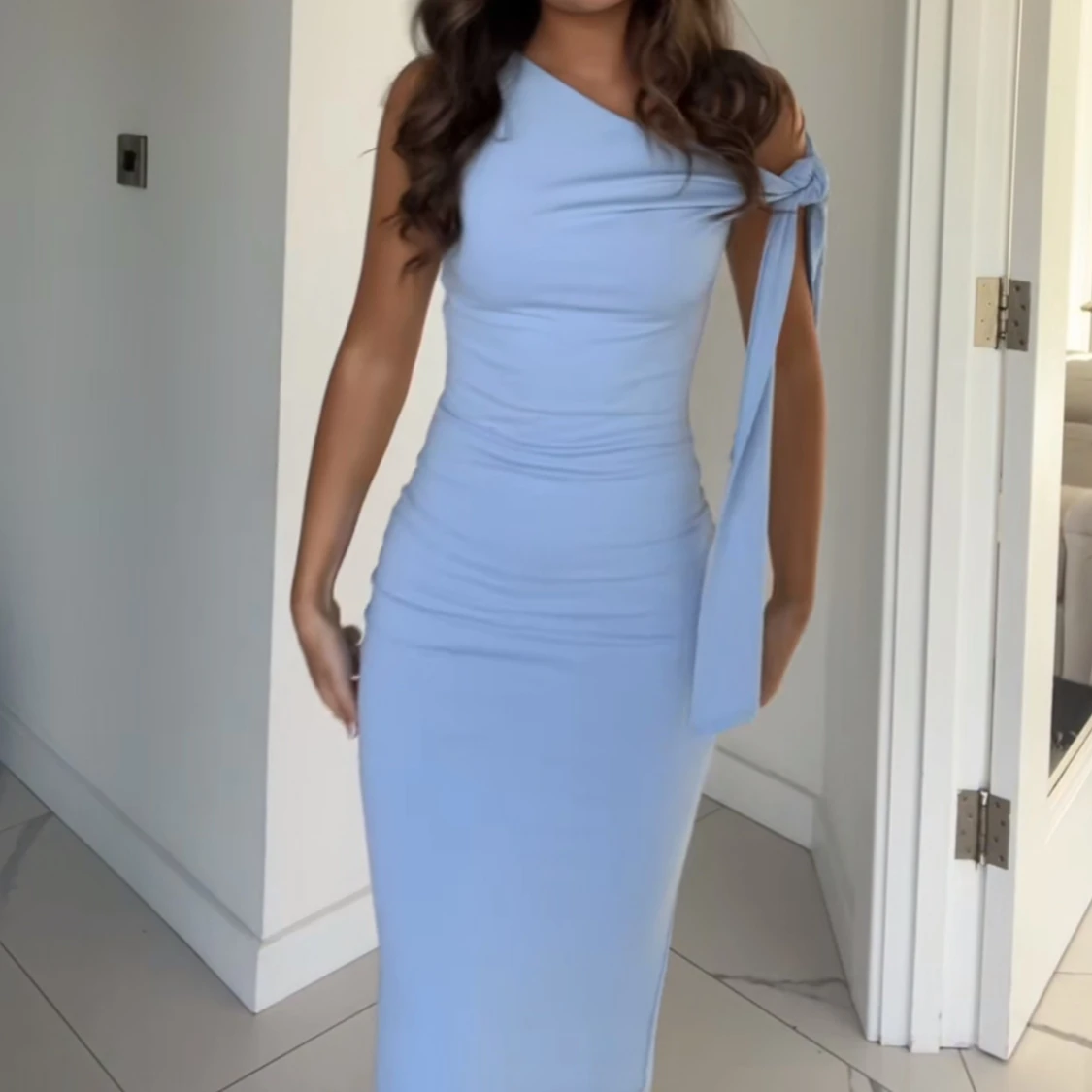 Blå lång klänning