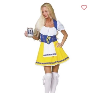 Gul och blå oktoberfestklänning - Säljer denna tyrålerklänningen, som endast är testad. Storlek S men passar även XS & M. Perfekt till oktoberfest! Skriv om ni har frågor!💛💙🍻