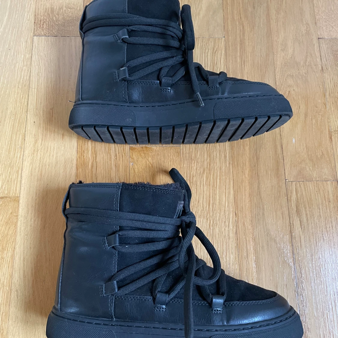 Svarta fodrade boots med snörning - 1