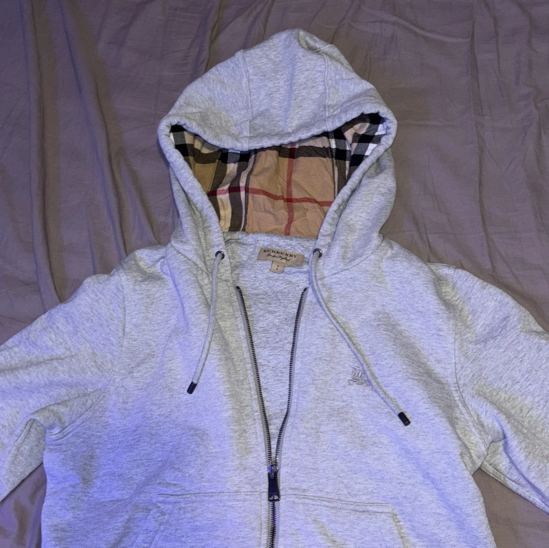 Grå Burberry zip Hodie.