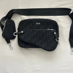 Svart väska - Säljer en helt oanvänd väska, priset går att diskutera.