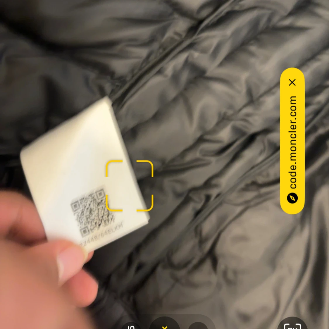 Svart dunväst från Moncler med huva - 3