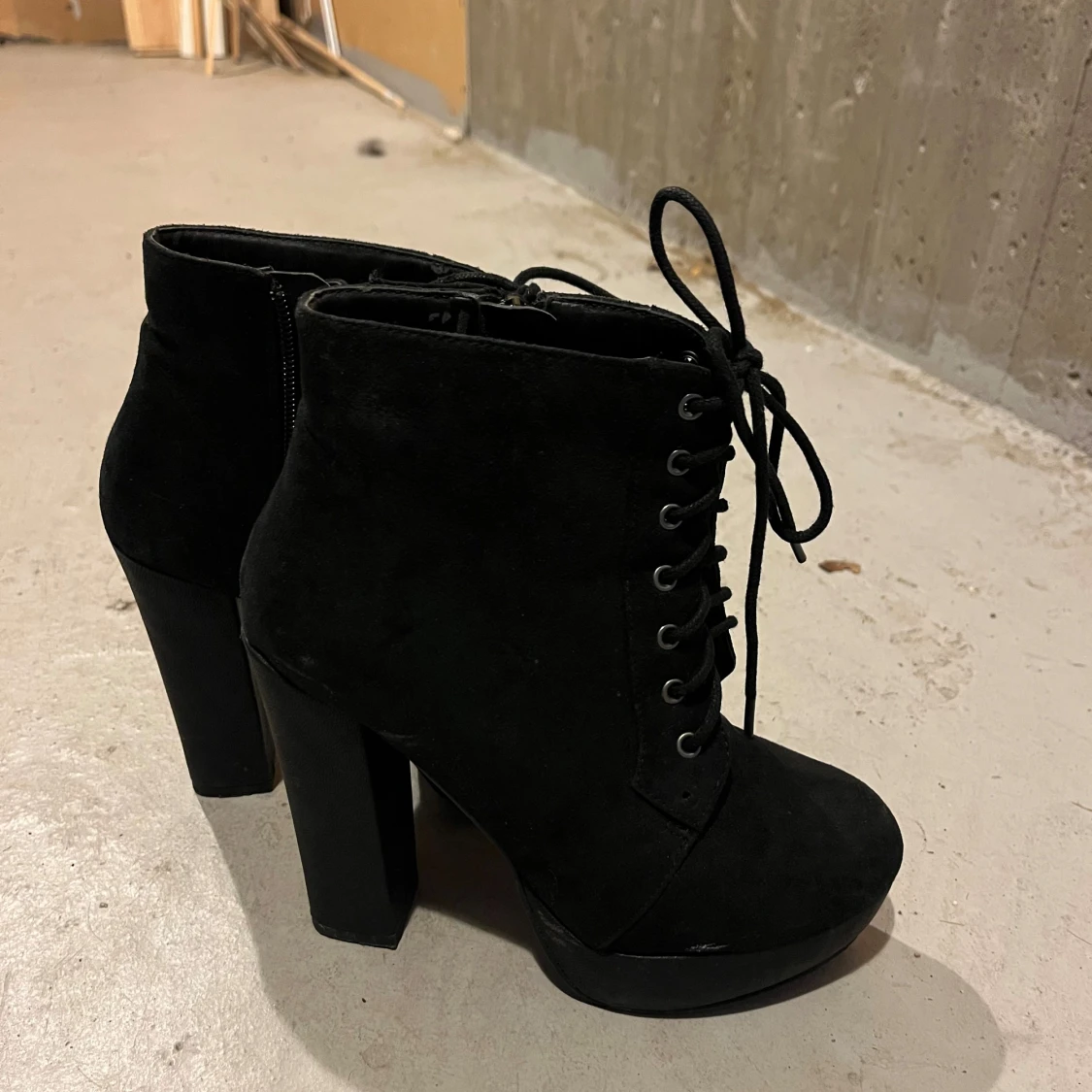 Svarta mocka stövletter med klack - 2