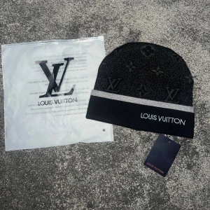 Snygg mössa med mönster  - Kommer med påse och tagg pris kan alltid diskuteras 