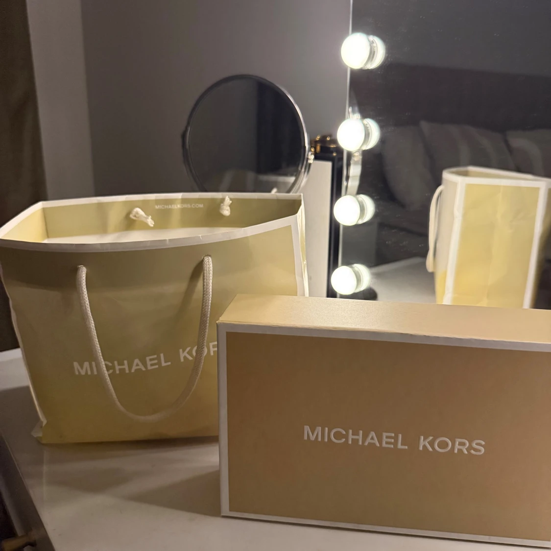 Svarta cat eye solglasögon Michael Kors