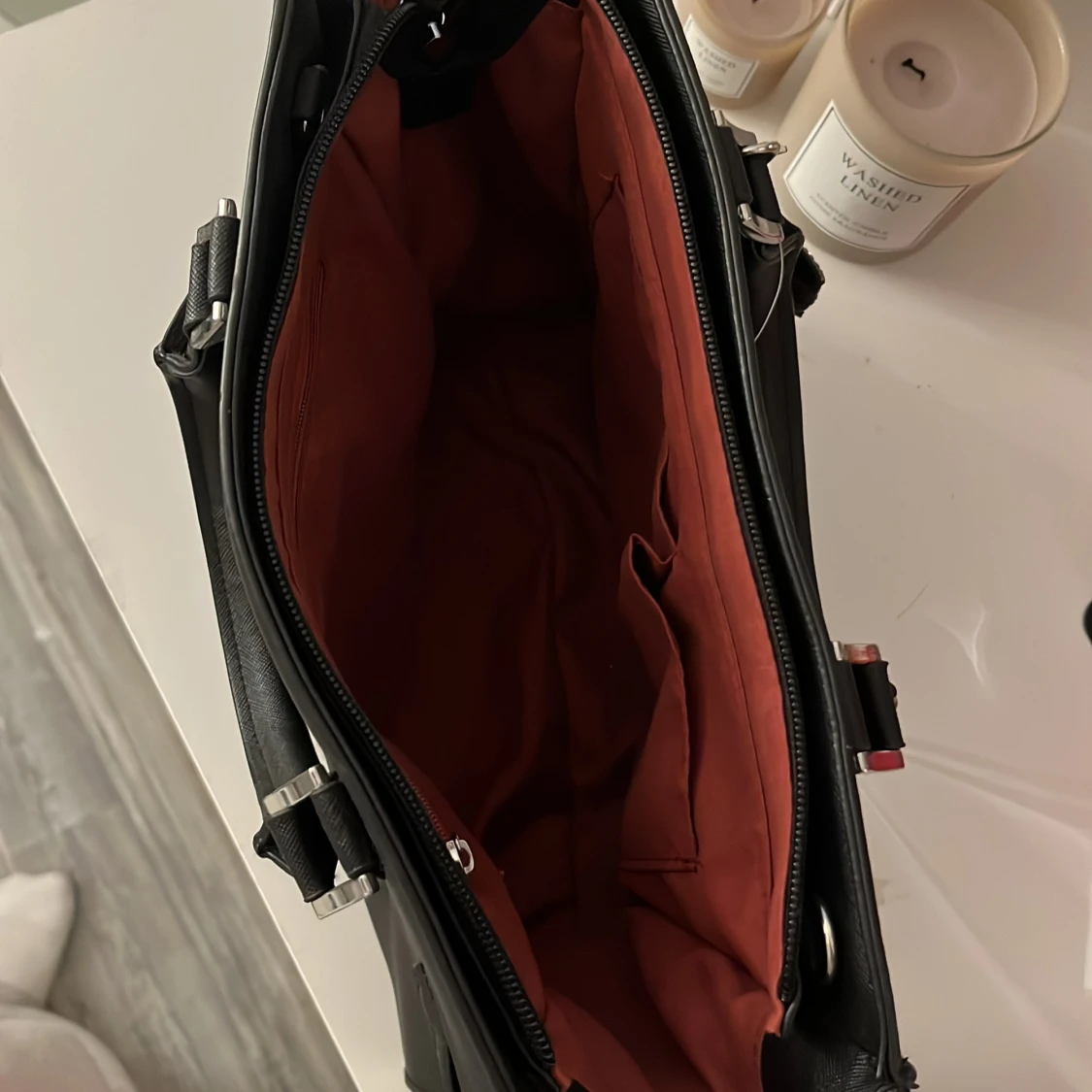 Svart handväska med rosett-detalj - 3