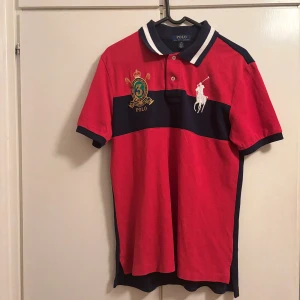 Ralph lauren Pike/Polo - Tja säljer en Ralph Lauren Polo i gott skick. Har lagt ett bra pris på den om man tänker på hur mycket en ny kostar men om ni har frågor eller vill pruta säg till.