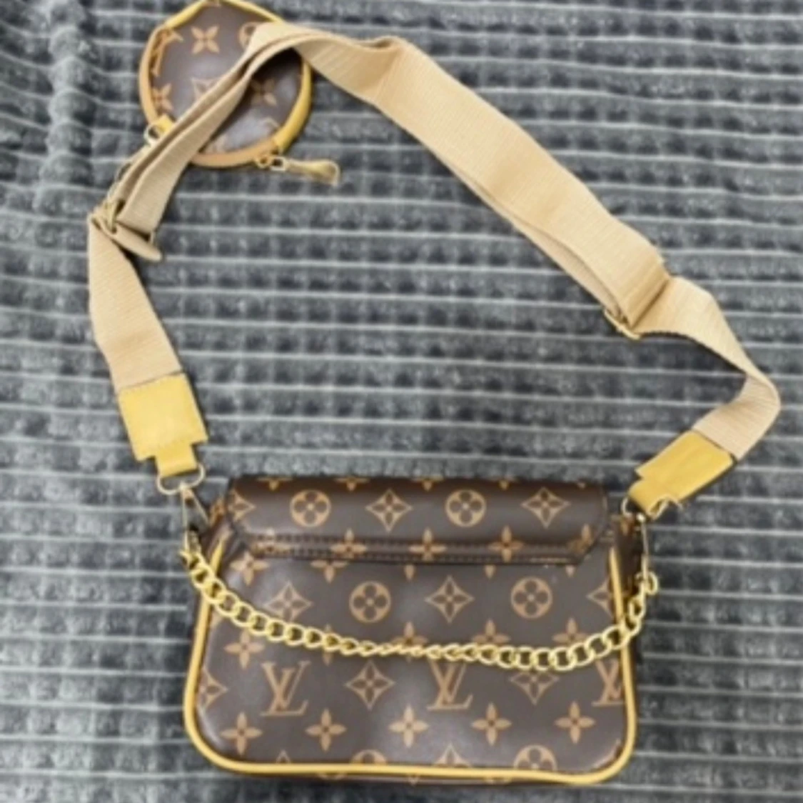  brun axelväska med monogram - 1