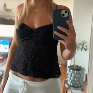 Svart spetsig linnetopp  - Topp från nelly